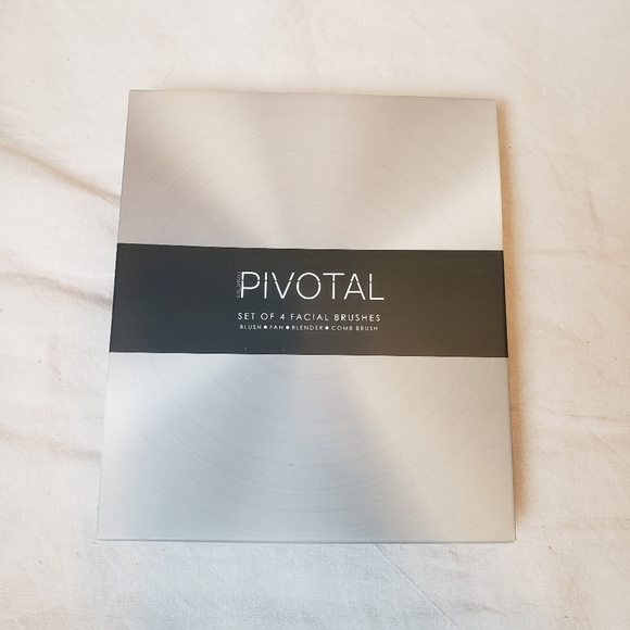 ♦️$10 ADD ON / BNIB Pivotal Cosmetics 4-piece Makeup Brush Set - Picture 3 of 3